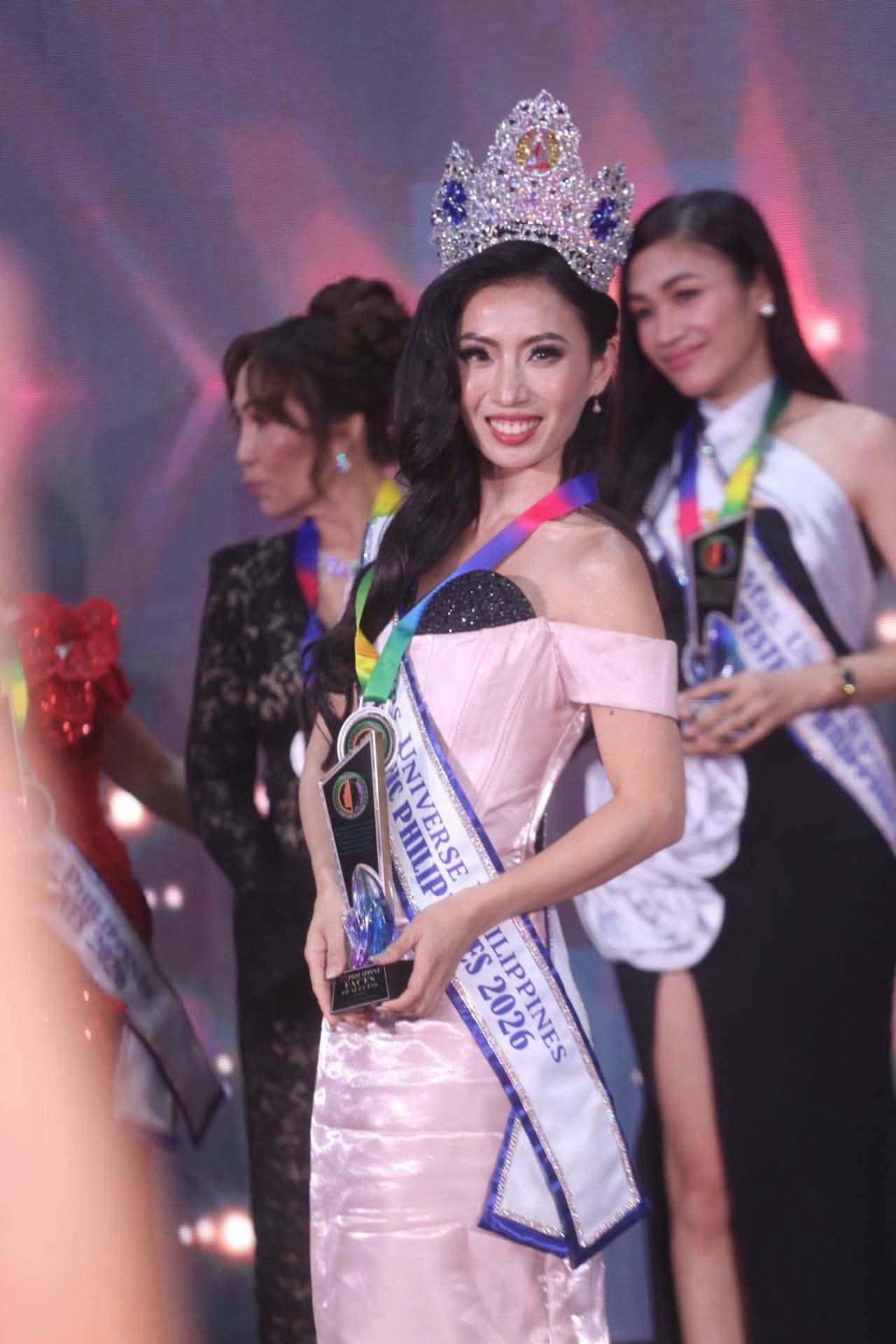 Scarlet Chua receiving Philippine Faces of Success recognition