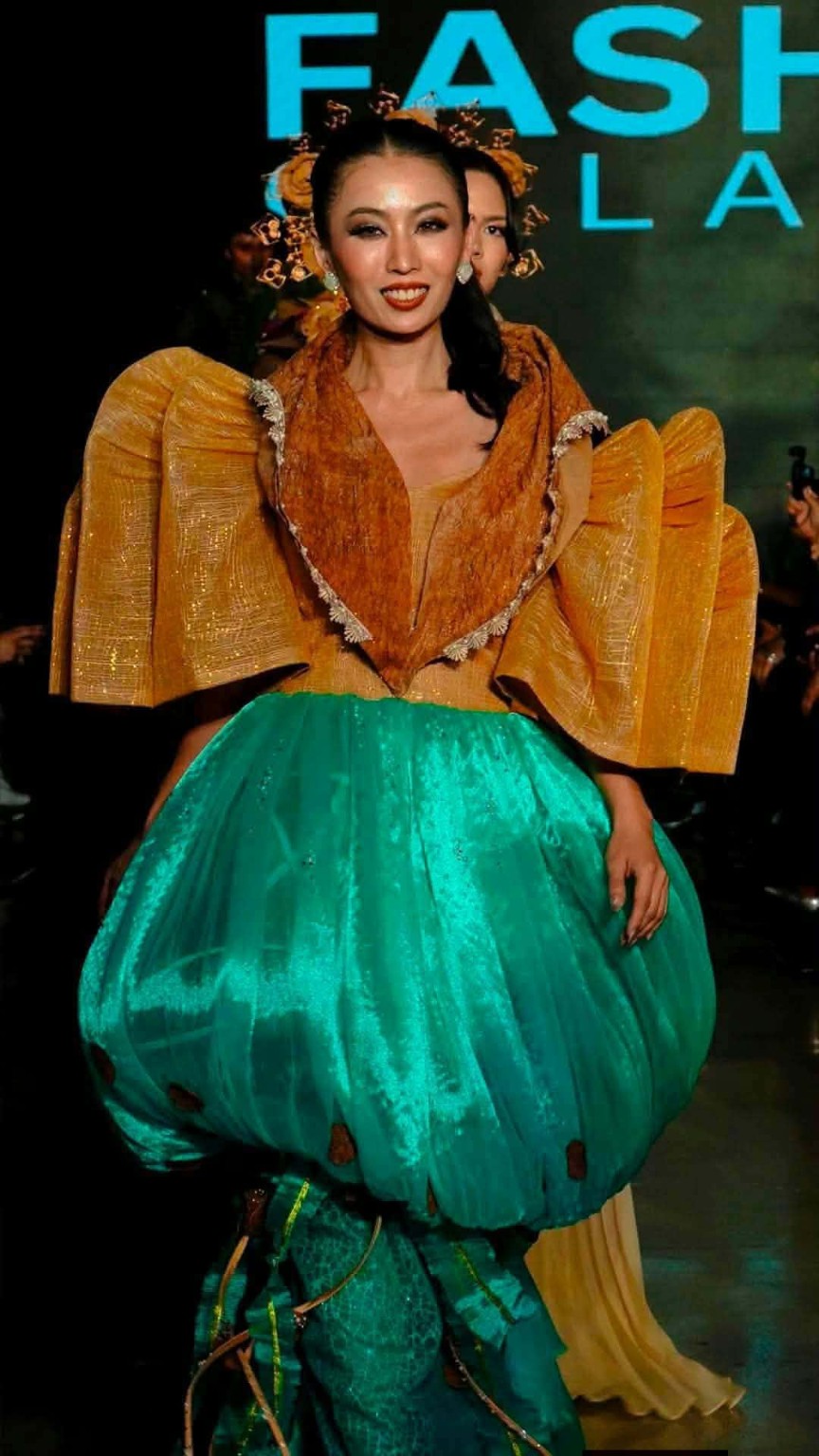 Scarlet Chua in Filipino-inspired runway design